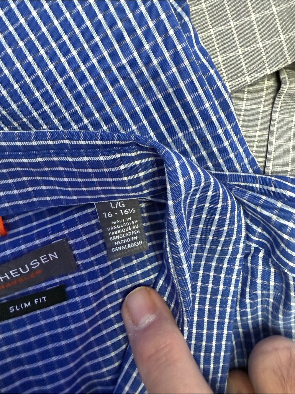 Van Heusen Men’s Traveler Slim Fit Dress Shirts, Large, Three Shirts in total. - Picture 5 of 7